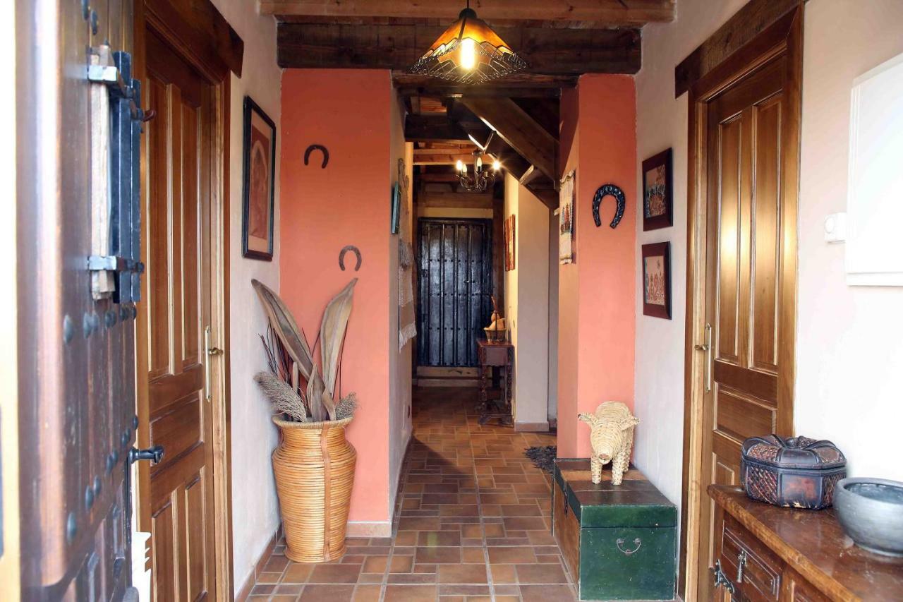 La Casa Del Abuelo Simon Guest House Fuente el Sauz Exterior foto